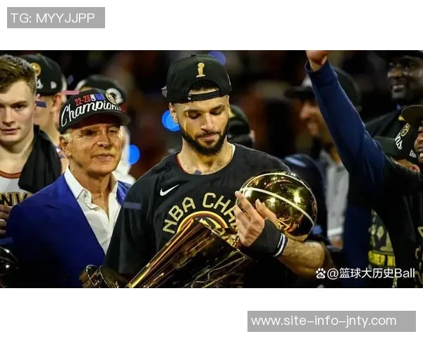 穆雷外线表现出色三分命中率高达五成助球队取得胜利 穆雷外线表现出色三分命中率高达五成助球队取得胜利