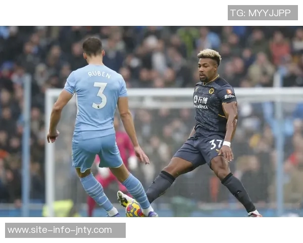 克拉克斯顿强势表现一攻一防完美配合助力球队稳住局势